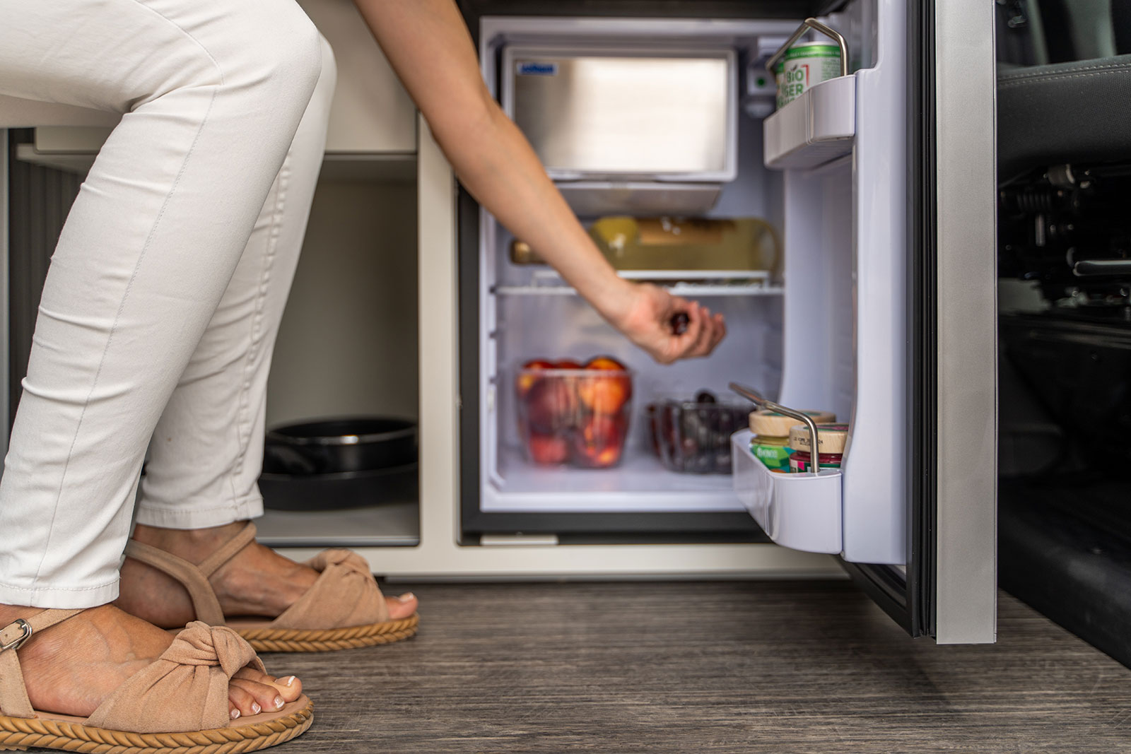 P12+ zonă dining și bucătărie